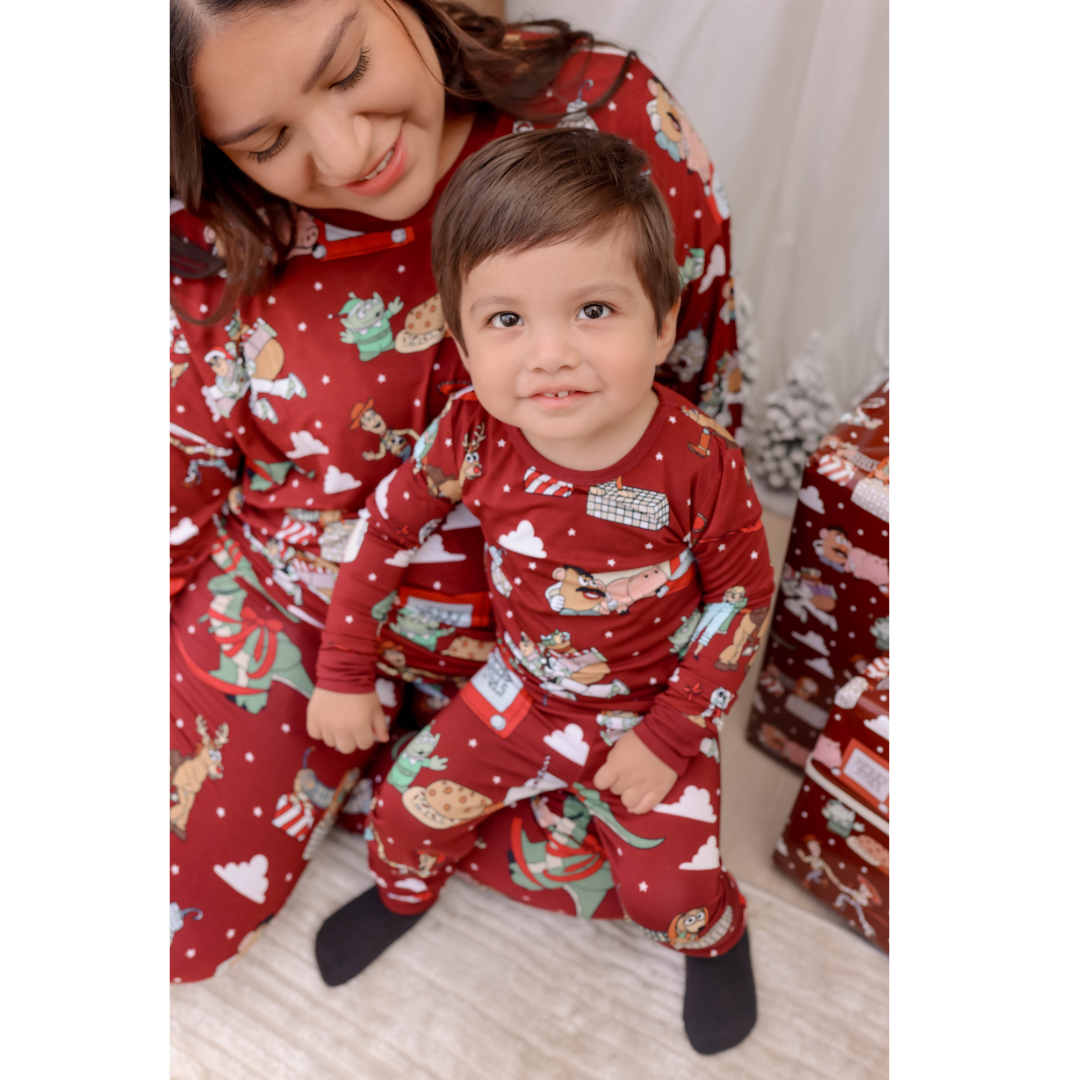 TOYS ON CHRISTMAS MORNING FAMILY MATCHING BAMBOO-